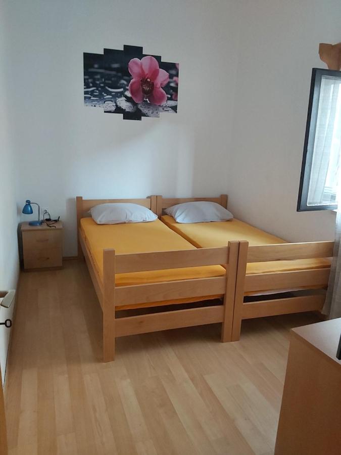 Apartamento Apartman Janja Bol Exterior foto